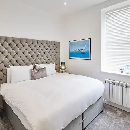 Host & - The Connell Apartman