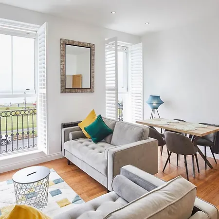 Apartman Host & - The Connell *