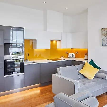 Apartman Host & - The Connell *