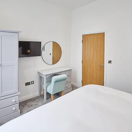 Host & - The Connell Apartman