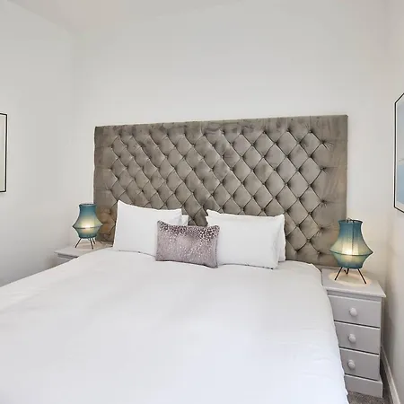 Host & - The Connell *