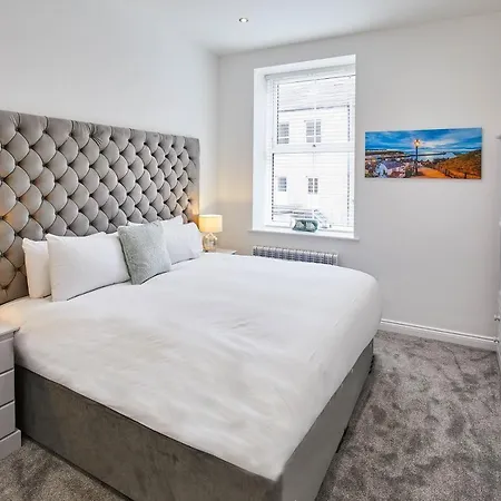 Host & - The Connell Apartman *