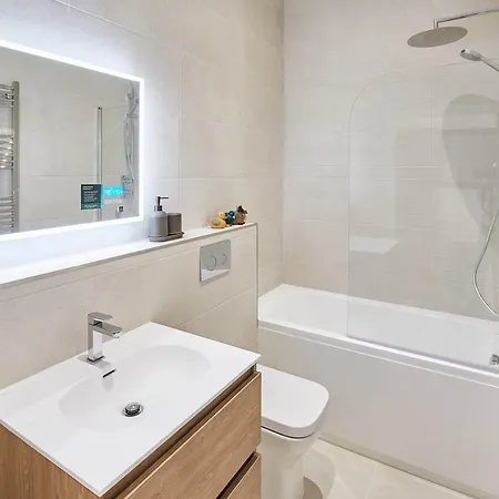 Host & - The Connell וויטבי