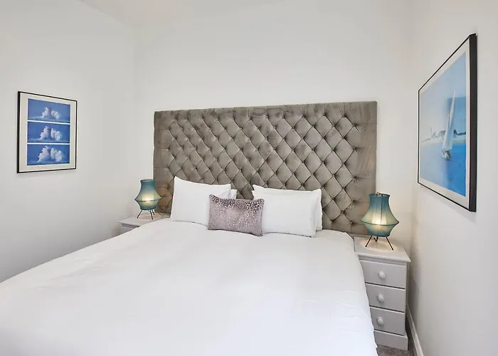 Host & - The Connell *